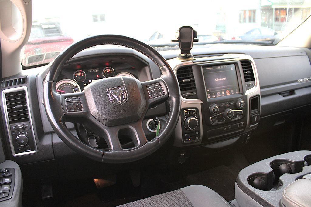 Certified 2017 RAM 1500 Big Horn AWD/4WD image 4