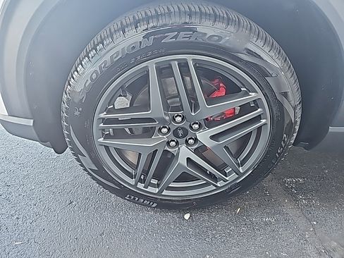 Used 2025 Ford Explorer ST-Line w/ Premium Package image 8