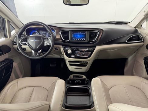 Used 2021 Chrysler Voyager Lxi FWD image 26