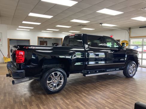 Used 2019 Chevrolet Silverado 2500 High Country w/ Duramax Plus Package AWD/4WD image 5