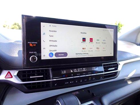 Certified 2025 Toyota Sienna XLE FWD image 16