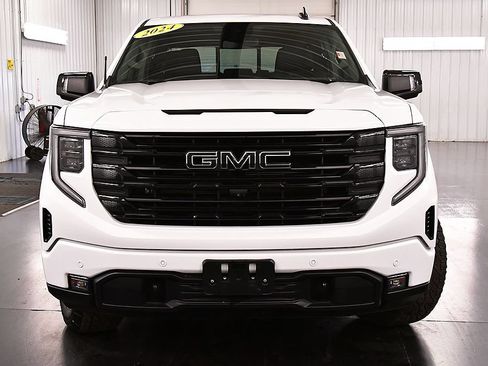 Used 2024 GMC Sierra 1500 Elevation w/ Elevation Premium Package AWD/4WD image 2