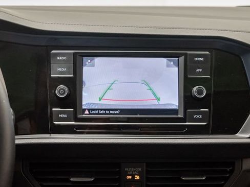 Used 2024 Volkswagen Jetta SE FWD image 16