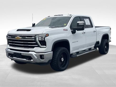 Used 2024 Chevrolet Silverado 2500 LTZ w/ LTZ Premium Package AWD/4WD image 8