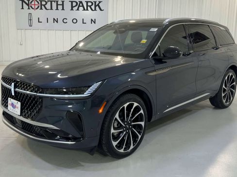 Used 2024 Lincoln Nautilus Black Label image 5