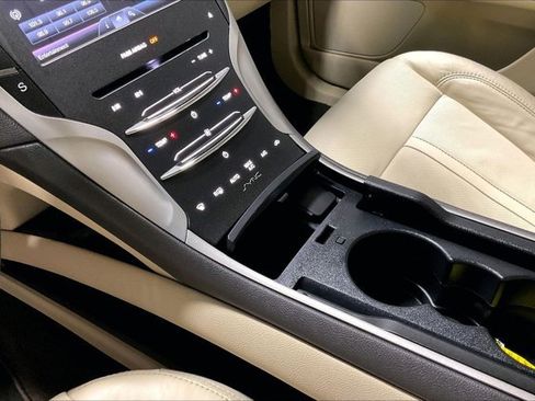 Used 2013 Lincoln MKZ image 17