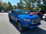 Used 2017 Toyota Tacoma TRD Sport image 3