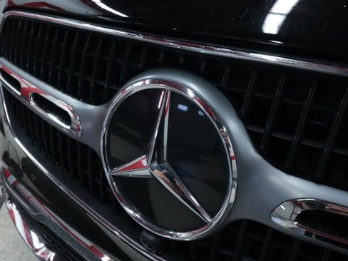 Used 2024 Mercedes-Benz GLC 300 4MATIC image 35