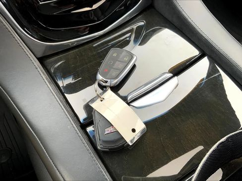 Used 2019 Cadillac Escalade Platinum image 14