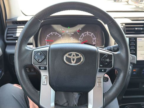 Used 2022 Toyota 4Runner SR5 Premium w/ Moonroof Package RWD image 27