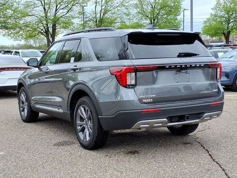 Used 2025 Ford Explorer Active w/ Active Comfort Package AWD/4WD image 3