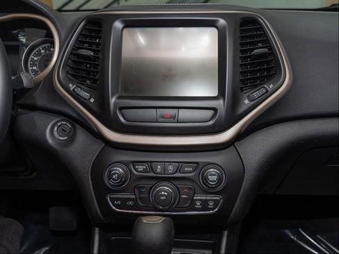 Used 2017 Jeep Cherokee 75th Anniversary AWD/4WD image 13