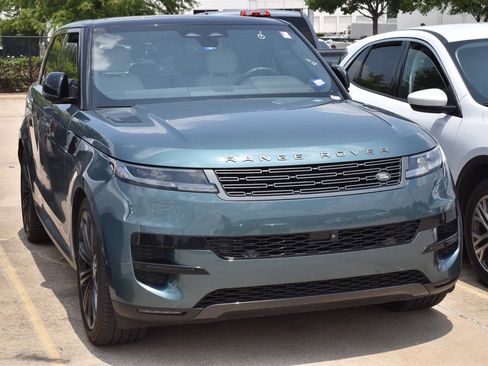 Used 2025 Land Rover Range Rover Sport SE AWD/4WD image 4