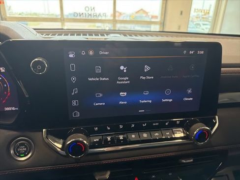 Used 2025 Chevrolet Colorado Z71 w/ Technology Package AWD/4WD image 24