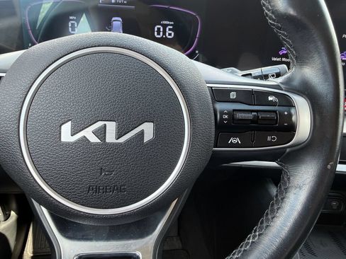 Used 2025 Kia Sportage EX FWD image 16