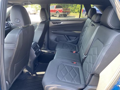 Used 2025 Volkswagen Atlas Cross Sport SE FWD image 12