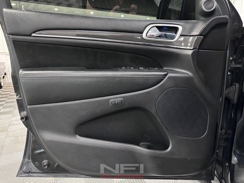 Used 2016 Jeep Grand Cherokee SRT AWD/4WD image 37