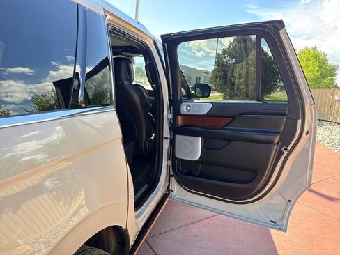 Used 2021 Lincoln Navigator L Reserve AWD/4WD image 23