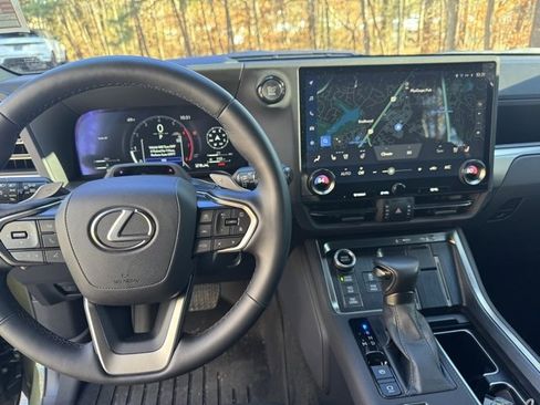 Used 2024 Lexus GX 550 image 6