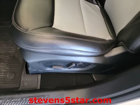 Used 2022 Ford Explorer XLT w/ Equipment Group 202A image 13