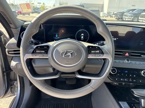 Used 2023 Hyundai Elantra SEL w/ Convenience Package FWD image 14