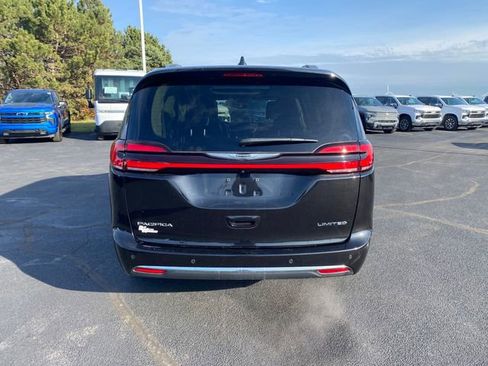 Used 2021 Chrysler Pacifica Limited image 6