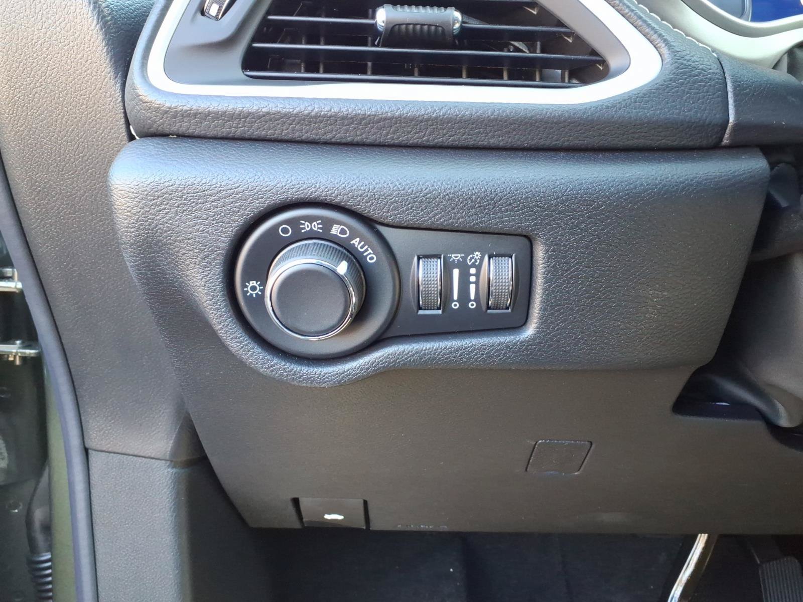 New 2027 Chrysler Pacifica Select AWD/4WD image 16
