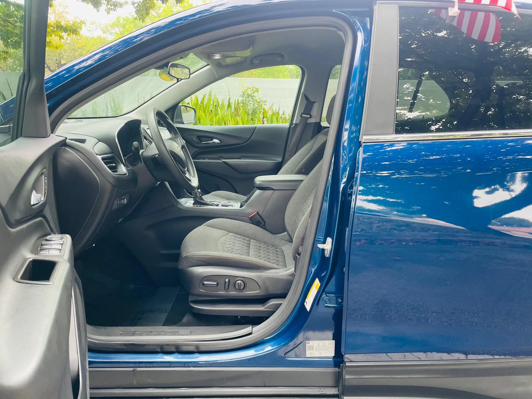 Used 2023 Chevrolet Equinox LT AWD/4WD image 9