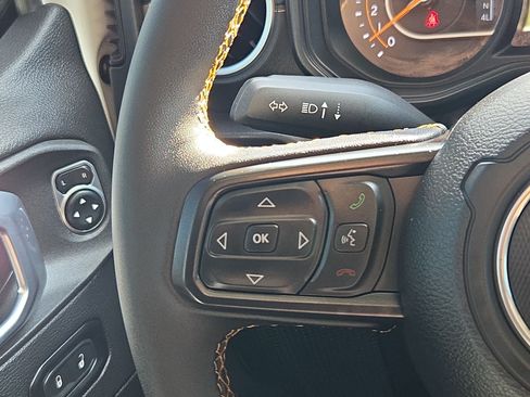 Used 2024 Jeep Gladiator Sport AWD/4WD image 18