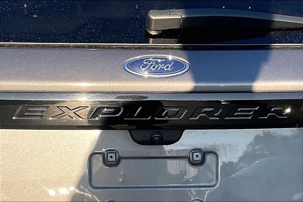 Used 2024 Ford Explorer ST-Line w/ Class IV Trailer Tow Package AWD/4WD image 32