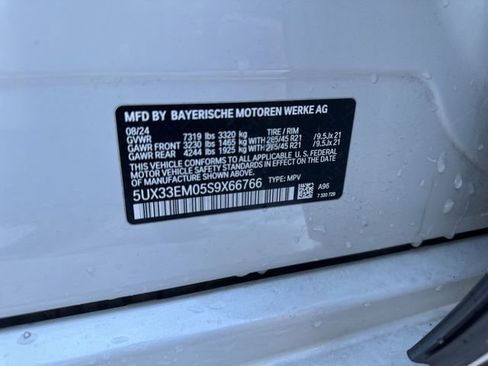 Used 2025 BMW X7 M60i image 11