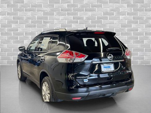 Used 2015 Nissan Rogue SV image 2