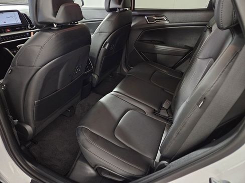 Used 2025 Kia Sportage EX image 22