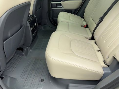 Used 2022 Land Rover Defender 110 SE image 42
