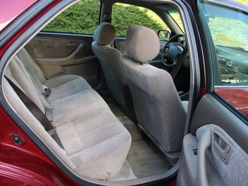 Used 1998 Toyota Camry LE image 6