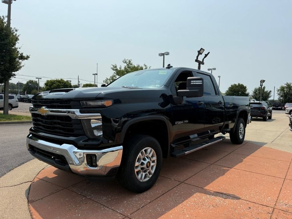 Used 2025 Chevrolet Silverado 2500 LT w/ Safety Package AWD/4WD image 3