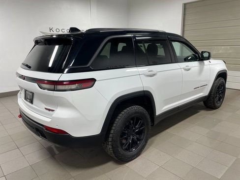 Used 2022 Jeep Grand Cherokee Trailhawk w/ Advanced Protech Group II AWD/4WD image 6