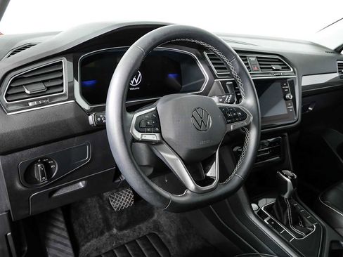 Certified 2024 Volkswagen Tiguan SE FWD image 10