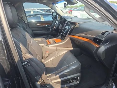 Used 2018 Cadillac Escalade Premium Luxury AWD/4WD image 8
