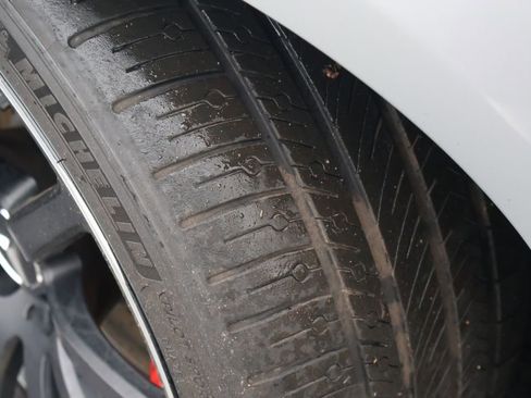 Used 2013 Mercedes-Benz SL 63 AMG image 12