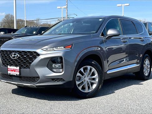 Used 2019 Hyundai Santa Fe SE image 3