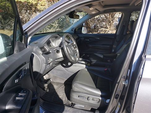 Used 2020 Honda Pilot Touring image 2