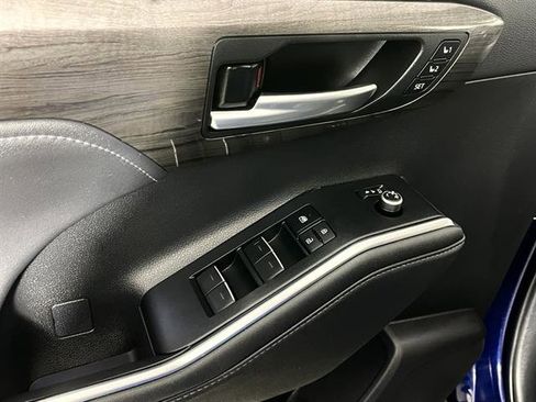 Used 2024 Toyota Highlander Limited image 23