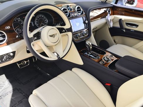 Used 2019 Bentley Bentayga AWD/4WD image 11