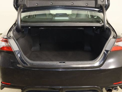 Used 2021 Toyota Camry SE w/ Convenience Package FWD image 18