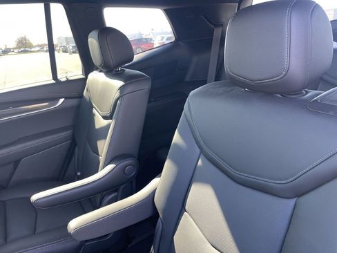 Certified 2024 Cadillac XT6 Sport w/ Technology Package image 31