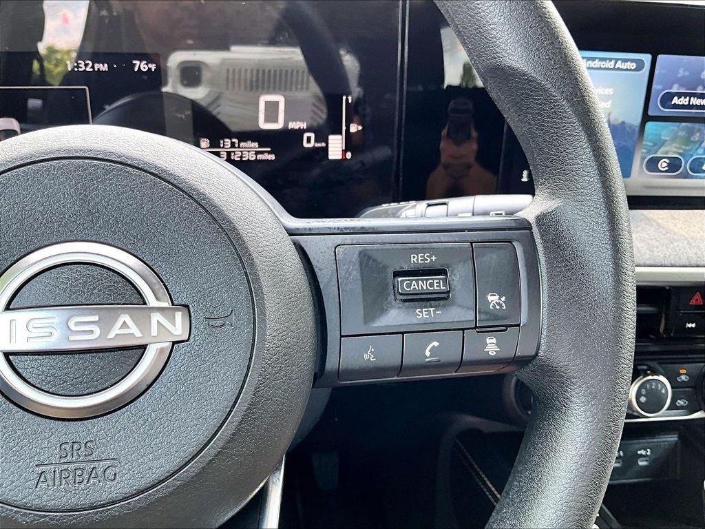 Used 2025 Nissan Kicks SV AWD/4WD image 23