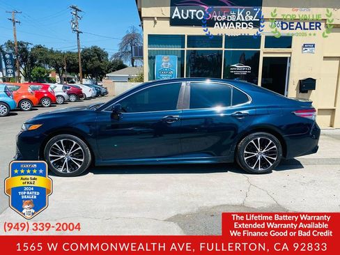 Used 2019 Toyota Camry SE w/ Carpet Mat Package FWD image 12