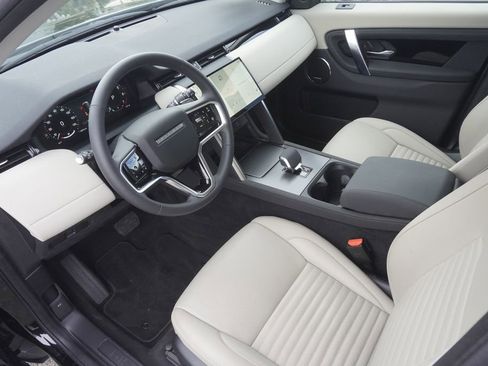 Used 2025 Land Rover Discovery Sport S image 18