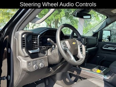 Used 2025 Chevrolet Silverado 2500 LTZ w/ LTZ Convenience Package AWD/4WD image 11